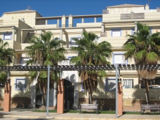 APARTAMENTO IDEAL EN 1 LINEA DE PLAYA DE DOS DORMITORIOS CON VIST (1) 